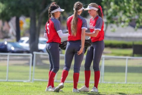 Junior Faith Jimenez (left), senior Amanda Foglesong (center), and junior Brooklyn Campbell (right). Photo by Patrick Takk.