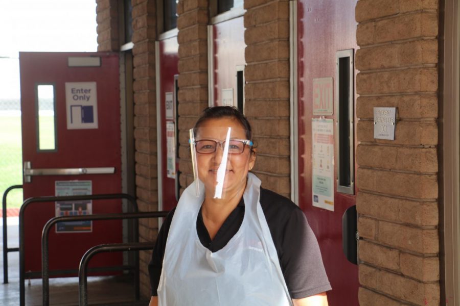 Food service workers wear masks to protect themselves and students as they hand out free lunches. Photo by Arashk Alivandi.