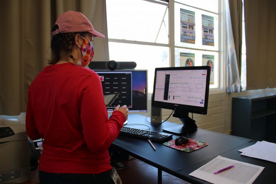 Math teacher Kelly Virden teaches algebra to a class of black boxes. Photo by Alexandra Williams.