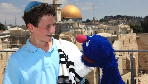 Grover visits Israel with a young Jewish boy.