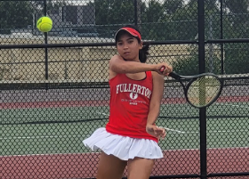 Junior Amber Elomina plays singles.