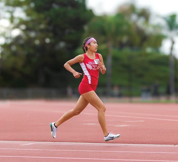 Sophomore Arizona Fuentes raced the 3200m at the Irvine Asics Distance Carnival where she set her current 3200m personal record of 12:04, which is also Fullerton's current freshman girls 3200m record. 